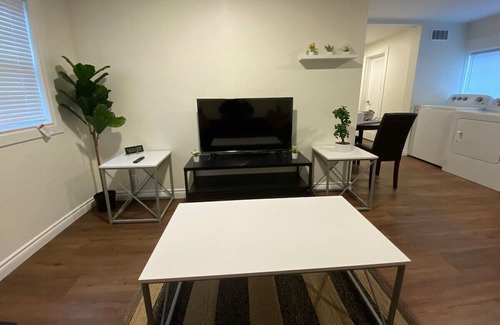 East Windsor House | Tiny Home | PetFriendly+Prime+Disney+Parking+Wifi