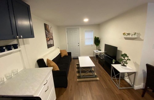 East Windsor House | Tiny Home | PetFriendly+Prime+Disney+Parking+Wifi