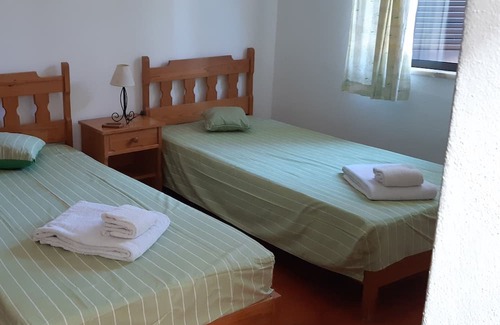 Sesmarias Villa | House in a quiet area, overlooking the sea, private pool and beautiful garden