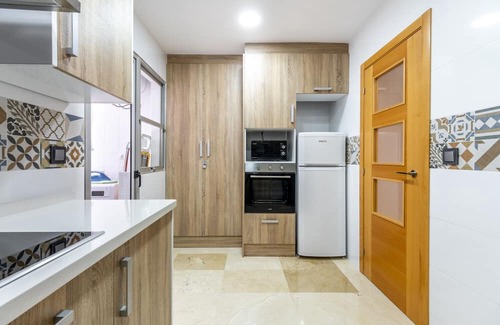 Torrevieja Apartment | Apartment 'Apartament Claro' with Balcony, Wi-Fi and Air Conditioning