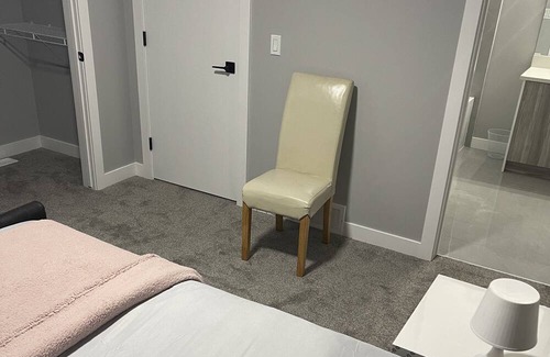 Calgary House | Home Away From Home by Dlush Residence- Non Smoking Property