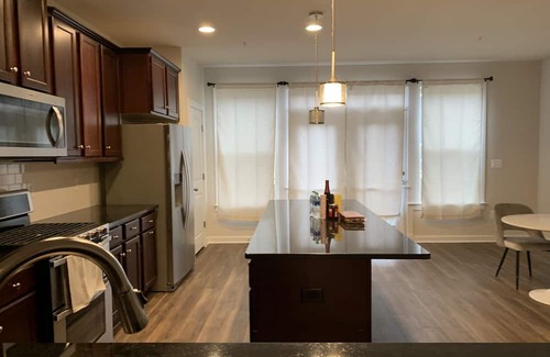 Urbana House | New 4 bedroom townhouse.