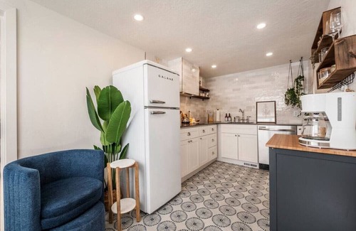 East Central Apartment | "The Magnolia" - Sugar House/SLC