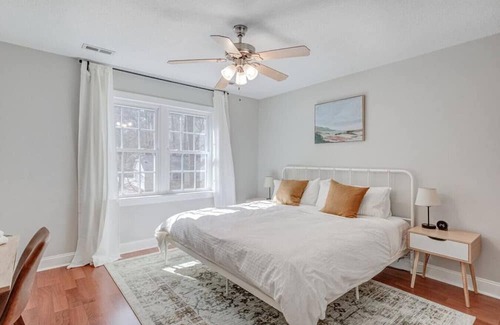 Cary House | Lovely townhome minutes to downtown Raleigh/Cary
