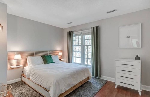 Cary House | Lovely townhome minutes to downtown Raleigh/Cary