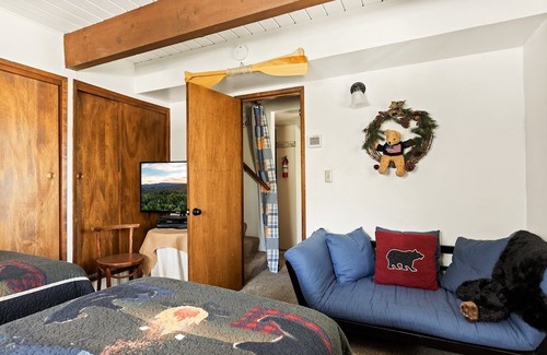 Cedar Glen House | Palisades Charmer 4 Bedroom Home by RedAwning