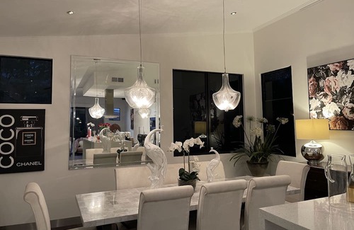 Port Melbourne Apartment | Beach views on beach street