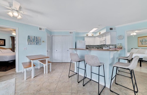 Gulf Shores Condo | Updated, Ground Floor Unit w/ Pool & Gym, Sleeps 6