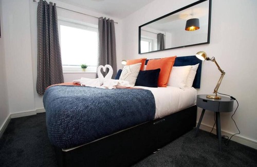 Butetown Apartment | Vibrant 2 Br aprt Cardiff Central, FREE Parking
