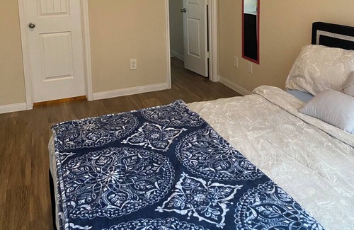 Katy House | Welcome home to a Lush welcoming space for you. Safe, Proximity to katy mills