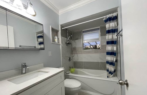 Surrey House | Cozy Little White House With Two Bedrooms