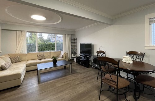 Surrey House | Cozy Little White House With Two Bedrooms