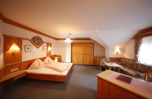 Pichl-Preunegg Other | Large double room with shower, toilet up to 2 nights - bank host
