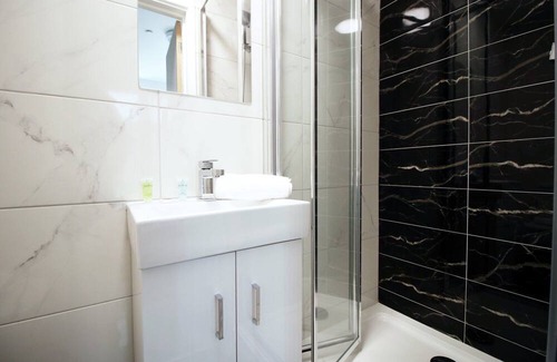 Splott Apartment | Contemporary & Chic Studio No6 -CoHost Collections