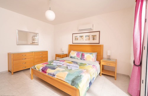 Peyia Town Villa | Olive Tree Villa - a villa that sleeps 6 guests in 3 bedrooms