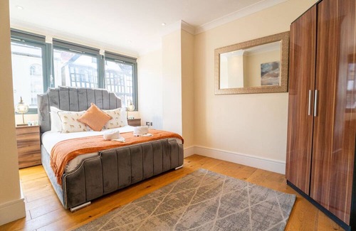 Redcliffe Apartment | Vibrant Old City 2BR Apartment - Full Kitchen WiFi