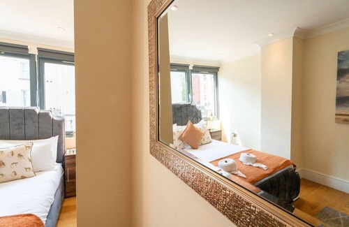 Redcliffe Apartment | Vibrant Old City 2BR Apartment - Full Kitchen WiFi