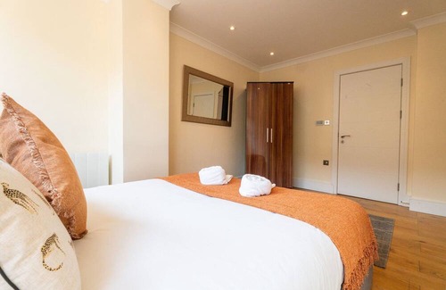 Redcliffe Apartment | Vibrant Old City 2BR Apartment - Full Kitchen WiFi