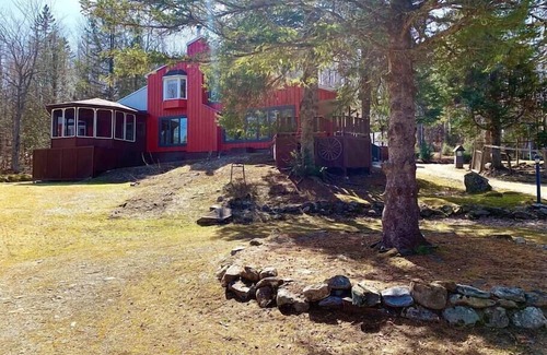 Saint-Etienne-De-Bolto Ski Chalet | The Natura Eastman -20 people with spa-4 acres