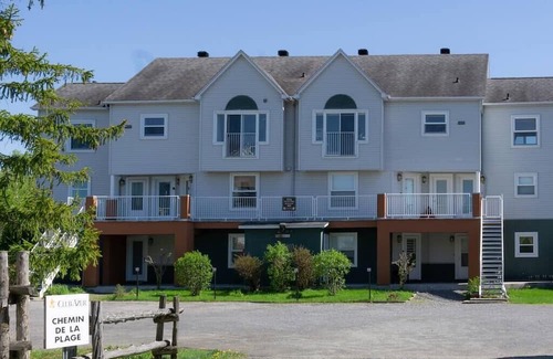 Magog Apartment | *New* Wood fireplace, Beach, Mountain and more