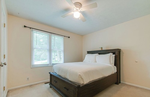 Bellevue House | NEW Secluded Pool Home 20 Mins to DWTN!