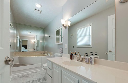 Bellevue House | NEW Secluded Pool Home 20 Mins to DWTN!