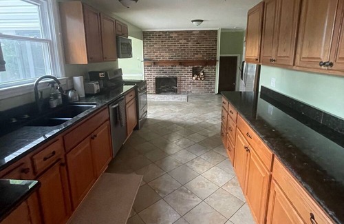 Northeast Virginia Beach House | Charming Farmhouse on a Lake! 10 minutes from Oceanfront