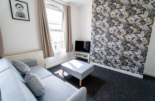 Bristol Apartment | Cozy Urban - Retreat Modern 1BR - Free Parking