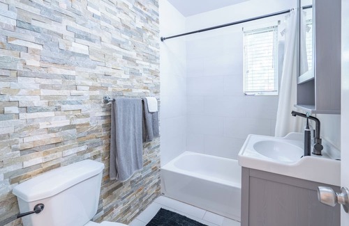 El Portal House | Escape to Paradise: VRBO Oasis in North Miami! ~ Pet Friendly