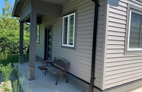 Mission Apartment | Private studio suite, WiFi, washer dryer, clean, quality linens, & smart tv.