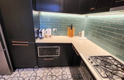 Melbourne Apartment | Classic comfort, space and style steps frm Albert Pk