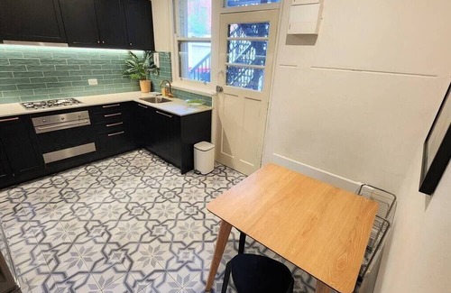 Melbourne Apartment | Classic comfort, space and style steps frm Albert Pk
