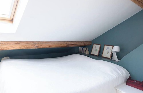 Quartier de la Roquette Apartment | Bright T2 with fireplace in the 11th