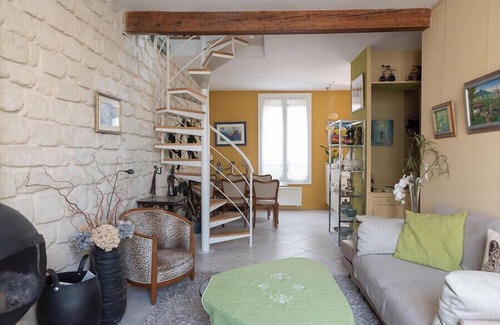 Quartier de la Roquette Apartment | Bright T2 with fireplace in the 11th