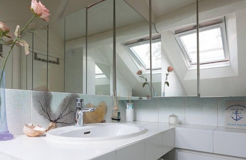 Quartier de la Roquette Apartment | Bright T2 with fireplace in the 11th