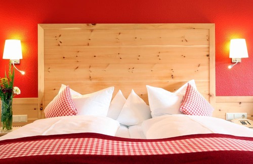 Waldulm Apartment | Swiss stone pine room