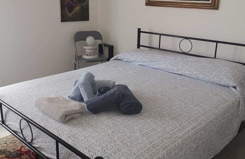 Partanna House | White house apartment with garden