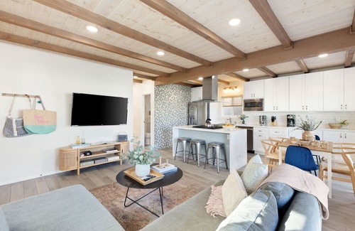 South Mission Beach House | Mission Point Buyout by AvantStay | Two Unit Buyout w/ Patio & Close to Beach!