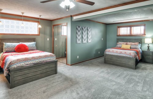Carter Lake House | Lake view 3 bedroom near CWS ZOO OLD MARKET