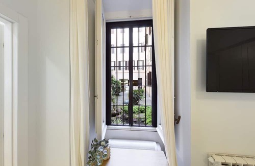 Rione XIV Borgo House | Proserpina's Garden