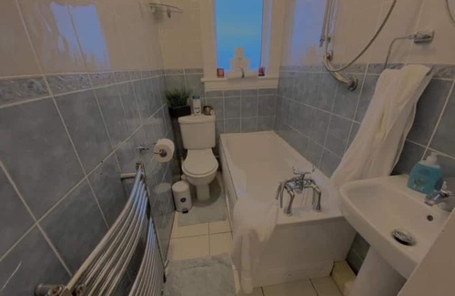 Port Glasgow House | Beautiful sea view property