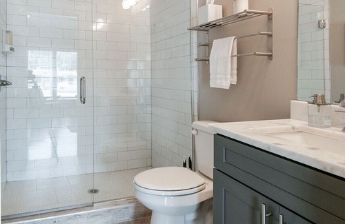 Nashville Apartment | New Nashville Condo with 2 King beds, walk to bars