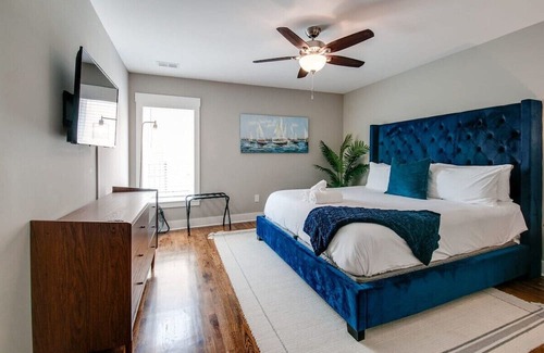 Nashville Apartment | New Nashville Condo with 2 King beds, walk to bars
