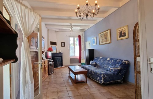 Saint-Just-Luzac House | La Chaumiere 1 bedroom gite