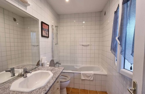 Saint-Just-Luzac House | La Chaumiere 1 bedroom gite