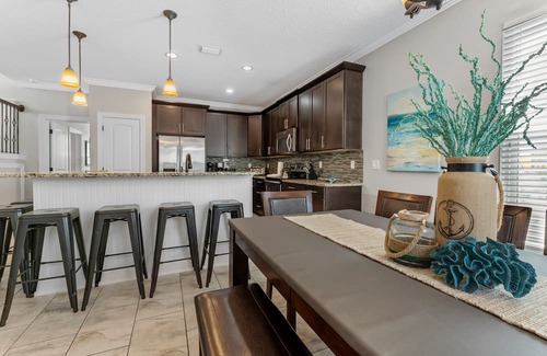 Villages of Crystal Beach House | Lagoon Pool-Heated for Spring break, 2 Living Areas, Walk to Beach