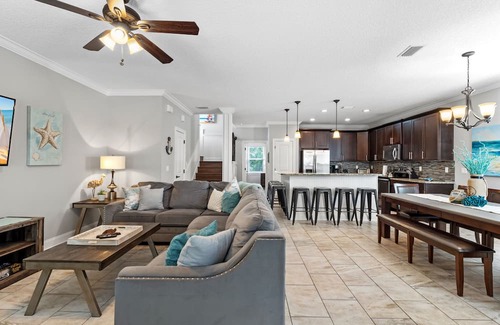 Villages of Crystal Beach House | Lagoon Pool-Heated for Spring break, 2 Living Areas, Walk to Beach