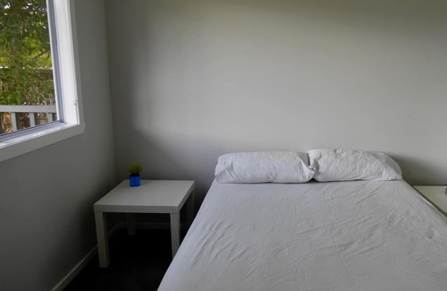 Marysville Cottage | Marysville in town Darwin-Split AC-Smart tv-WIFI byo linens clean as you go