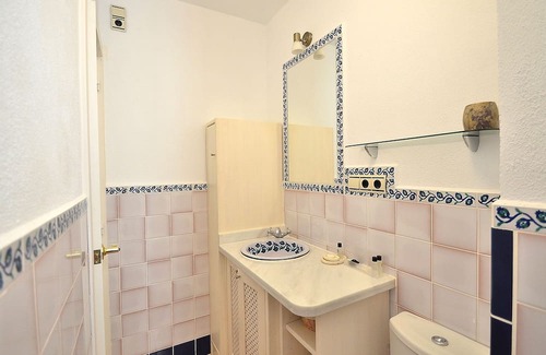 Albaicin Apartment | Private viewpoint to the Alhambra, 4 people, views at any time!