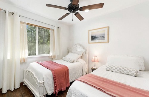 Foresthill House | Forest Cottage Large Group Retreat 27beds Sleeps 45